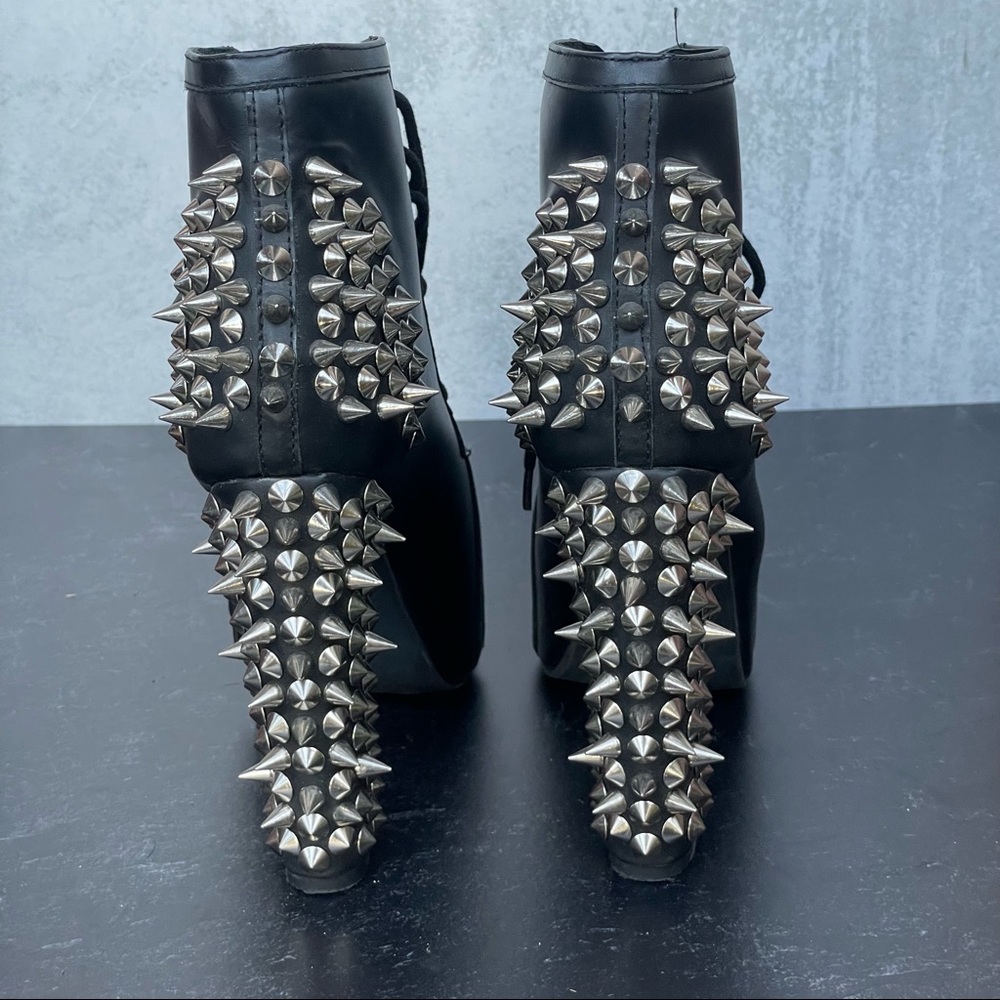 Black lita spike